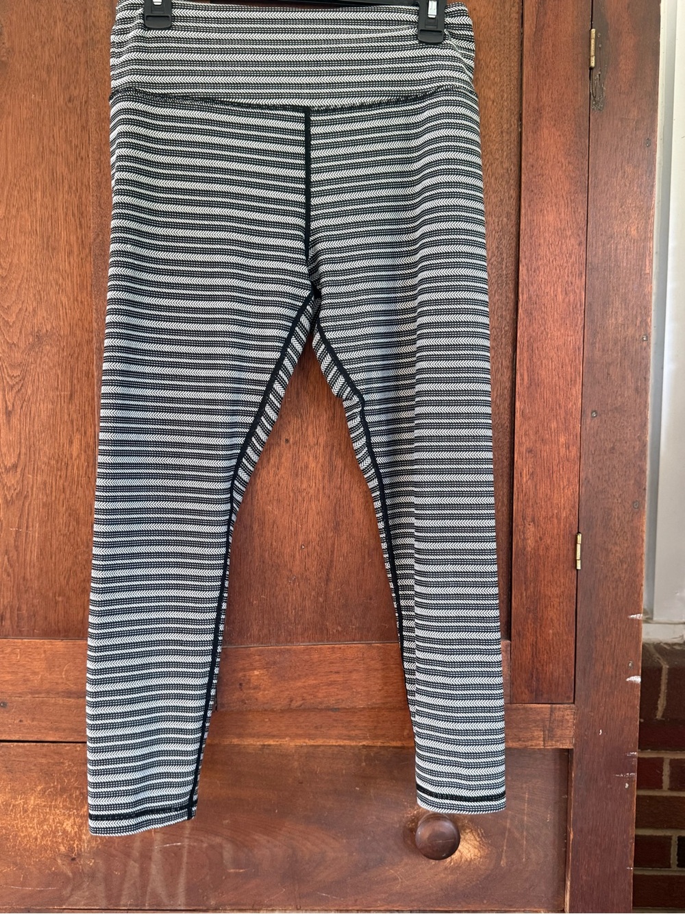Women’s  Striped Knit Leggings - Black & White
